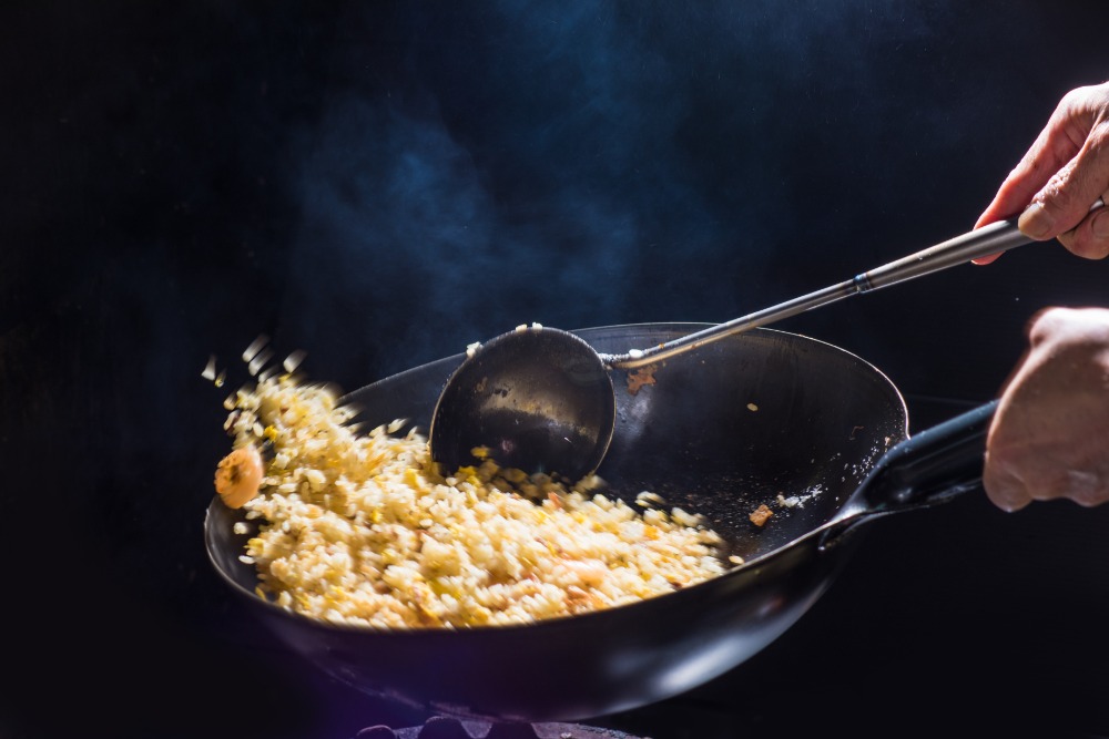 理由5鍋の火力と職人技｜炒め物は“鍋が命”