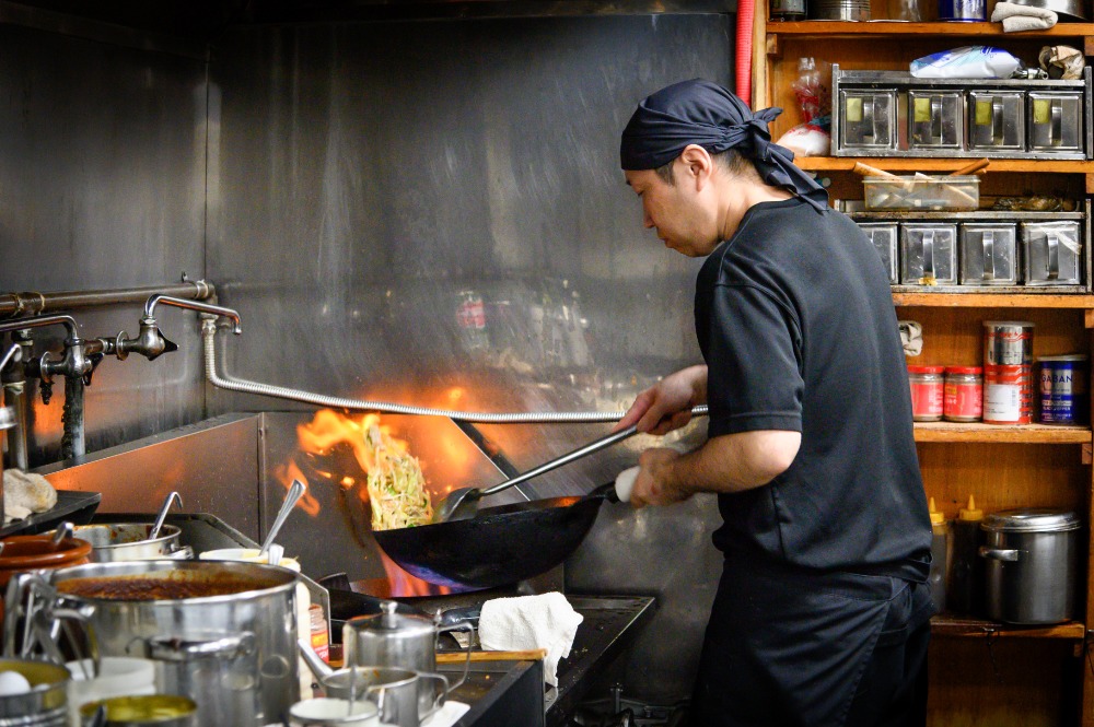 お客様に喜んでもらえるような接客、料理の提供